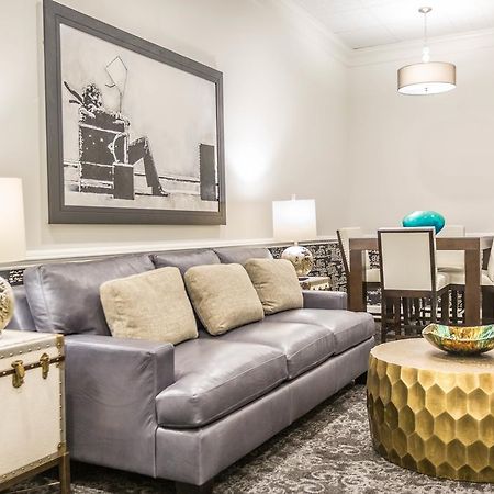 The Delafield Hotel Bagian luar foto