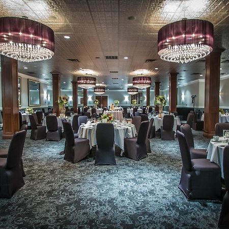The Delafield Hotel Bagian luar foto