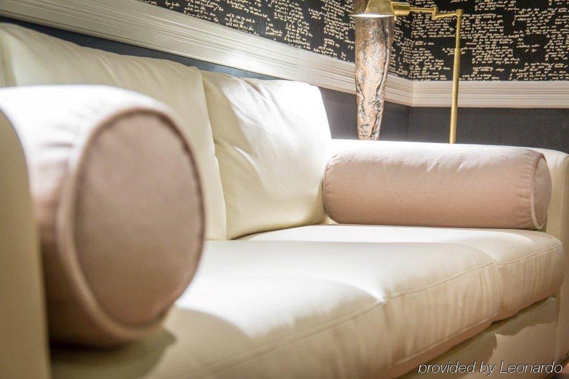 The Delafield Hotel Bagian luar foto