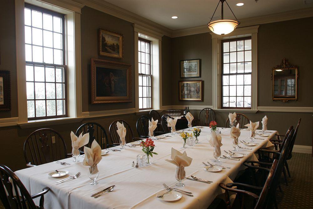 The Delafield Hotel Bagian luar foto