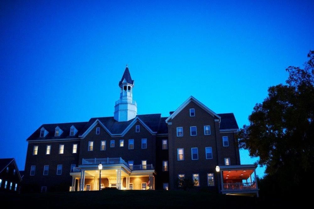 The Delafield Hotel Bagian luar foto